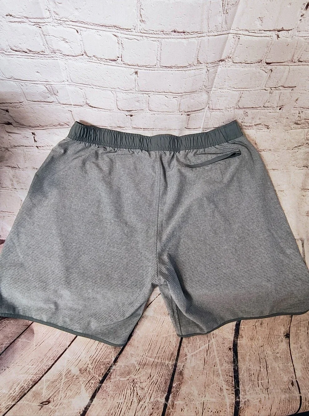 Vuori Mens XXL Banks Short Light Cloud Escape Olive Stripe Performance Running S